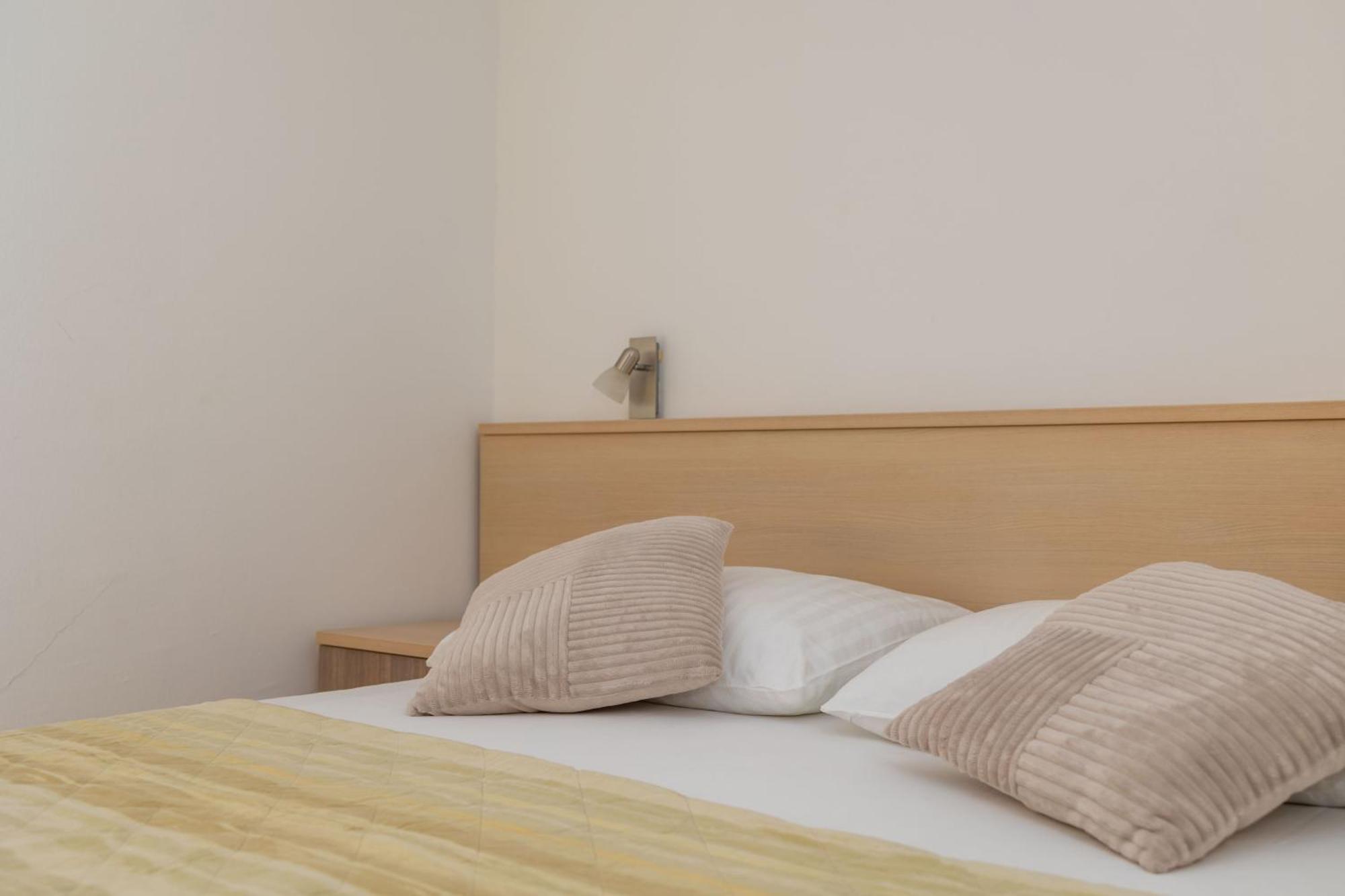 Premium Apartments - Lavica Beach Podstrana Esterno foto